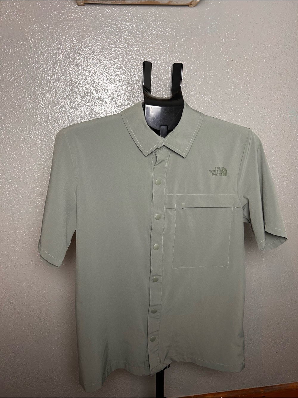 The North Face Men’s Short Sleeve Button-Up Shirt - Sage